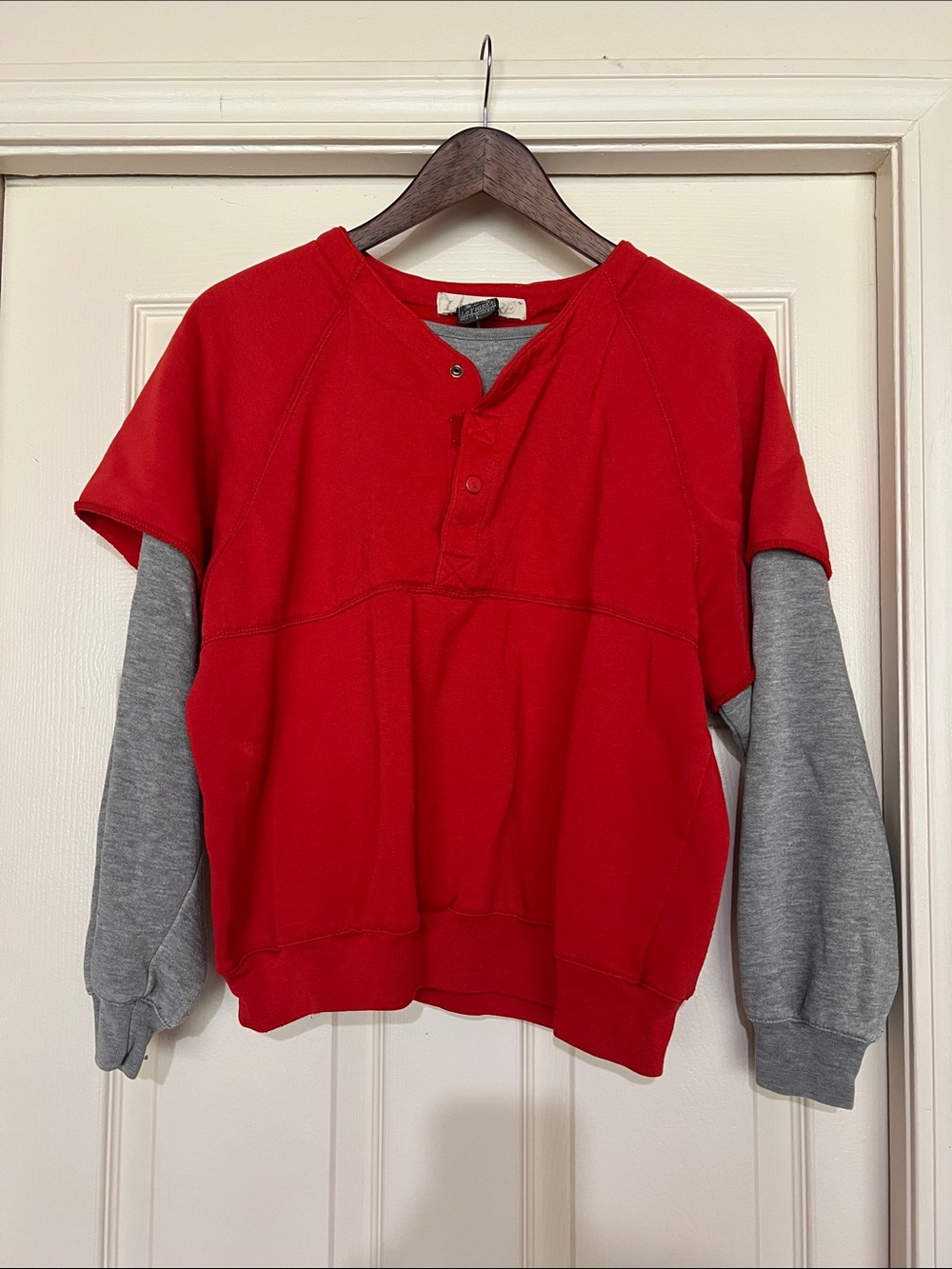 Vintage Le Tigre Men's Red Layered Pullover Sweater with Gray